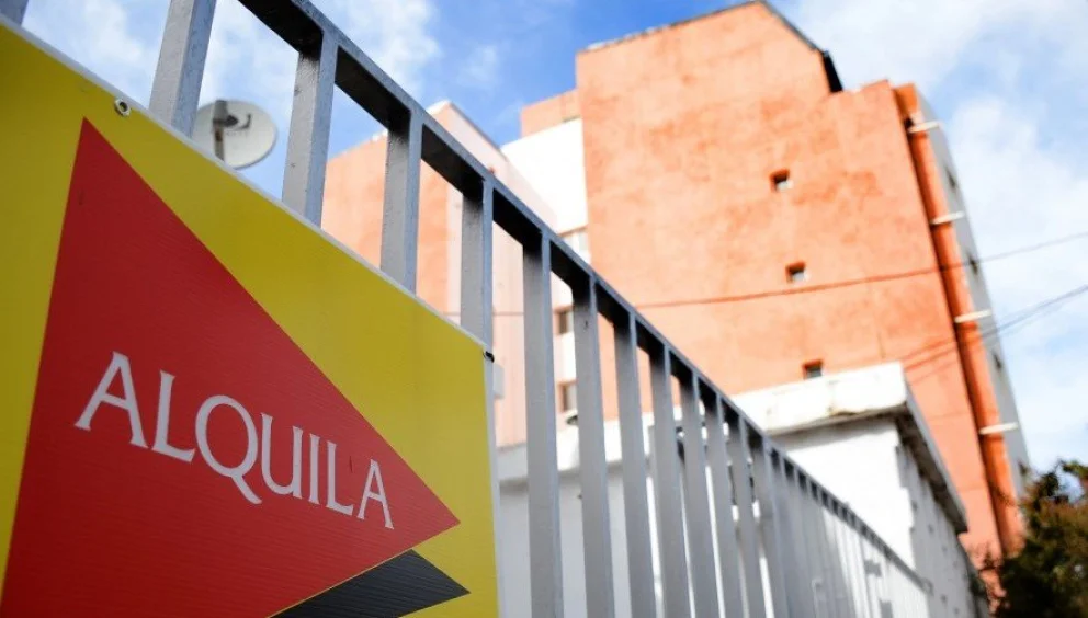 La propuesta legislativa busca eliminar el cobro de la comisión inmobiliaria a los inquilinos en Neuquén.