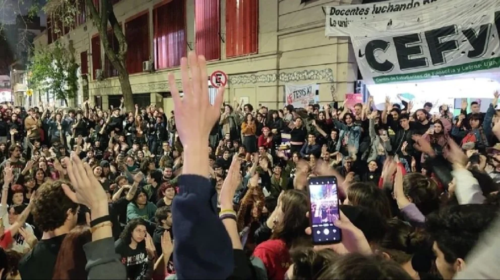 Gremios universitarios y autoridades del Gobierno vuelven a reunirse en el Palacio Pizzurno por la paritaria salarial.