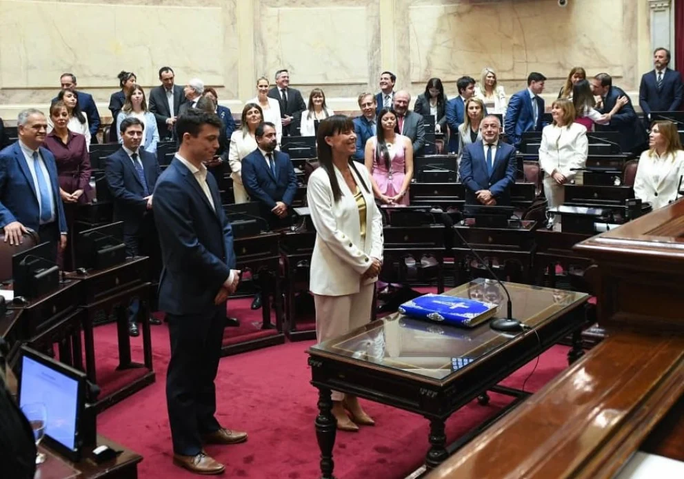 Acompañada por el gobernador Rolando Figueroa, la representante neuquina en el Senado nacional Julieta Corroza dejó en claro su objetivo en la Cámara Alta: “por la provincia del Neuquén, sí juro”.