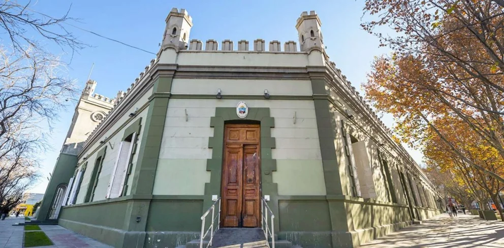 Dos nuevas cesantías se completaron en el Estado neuquino. 