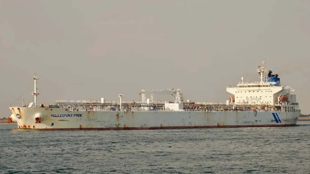 El tanquero VS Pride realiza operaciones de carga en Puerto Galván con destino a Estados Unidos, en una nueva exportación de petróleo de Vaca Muerta . Foto: Argenports