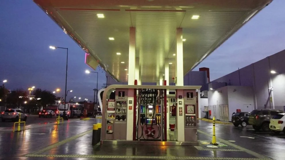 Habrá un horario especial para el expendio de combustibles entre la noche de este miércoles y las primeras horas del 1 de enero. Foto: archivo