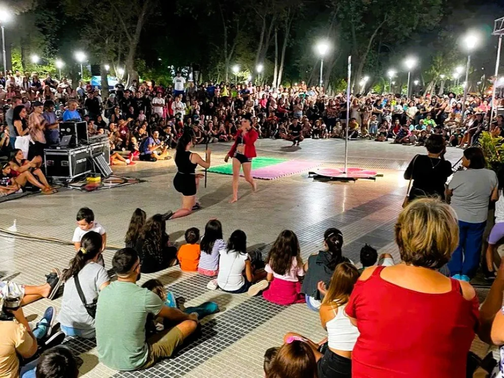 La plaza central de Plottier se activa en febrero
