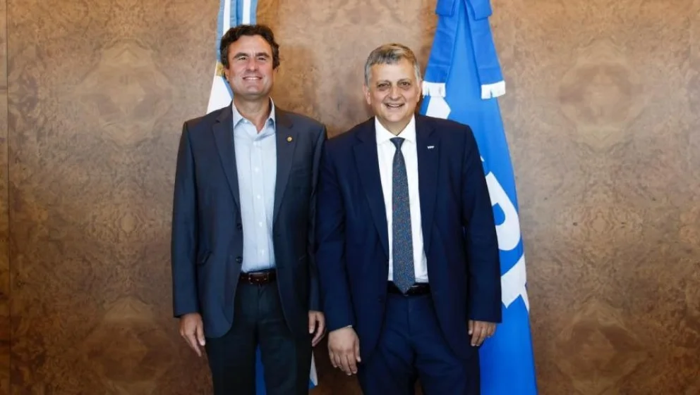 Julián Escuder, Country Manager de Pluspetrol Argentina, junto a Horacio Marín, presidente y CEO de YPF. Foto gentileza.