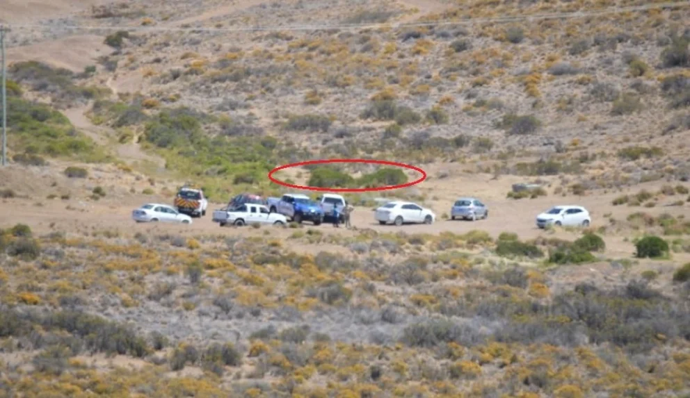El sector donde los investigadores fueron encontrando los restos humanos. Foto: La Vanguardia de Caleta Olivia