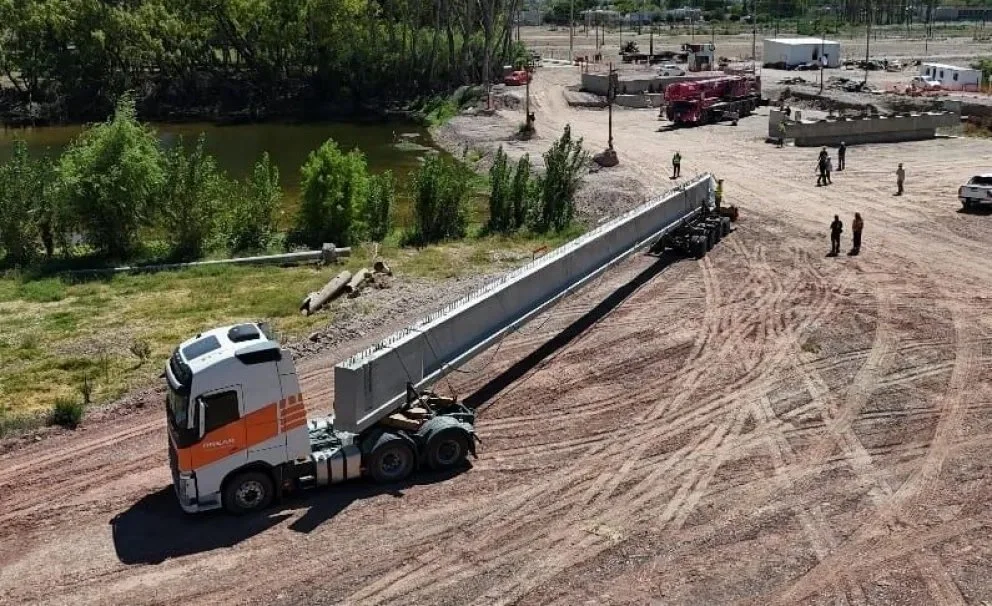 Son 18 vigas las que demandará la obra del puente sobre la calle Anaya, en la ciudad de Neuquén. Foto: Neuquén Informa.
