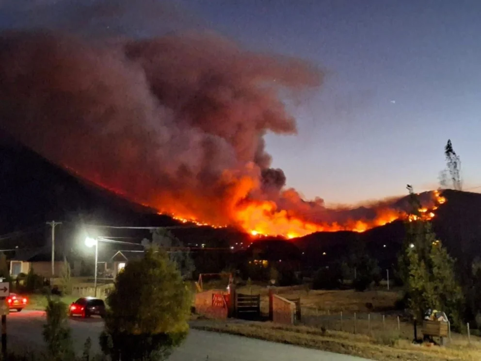 Hace dos días, el pueblo estaba sitiado por el fuego. Foto: gentileza