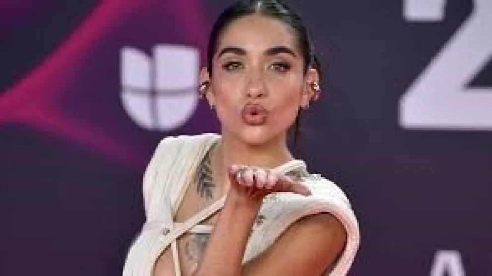 María Becerra lució su rapado lateral en redes sociales y explicó los motivos detrás de su decisión.