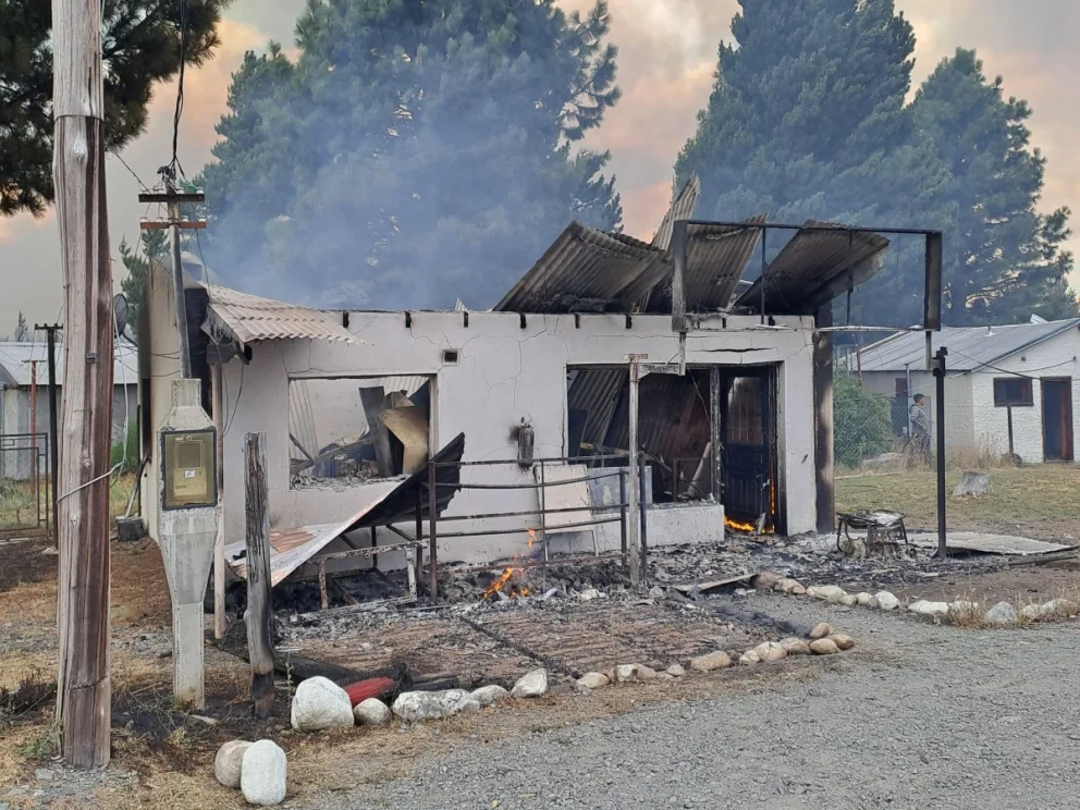 Entre los dos grandes incendios en los últimos 12 meses, se destruyeron un centenar de casas. Foto: archivo