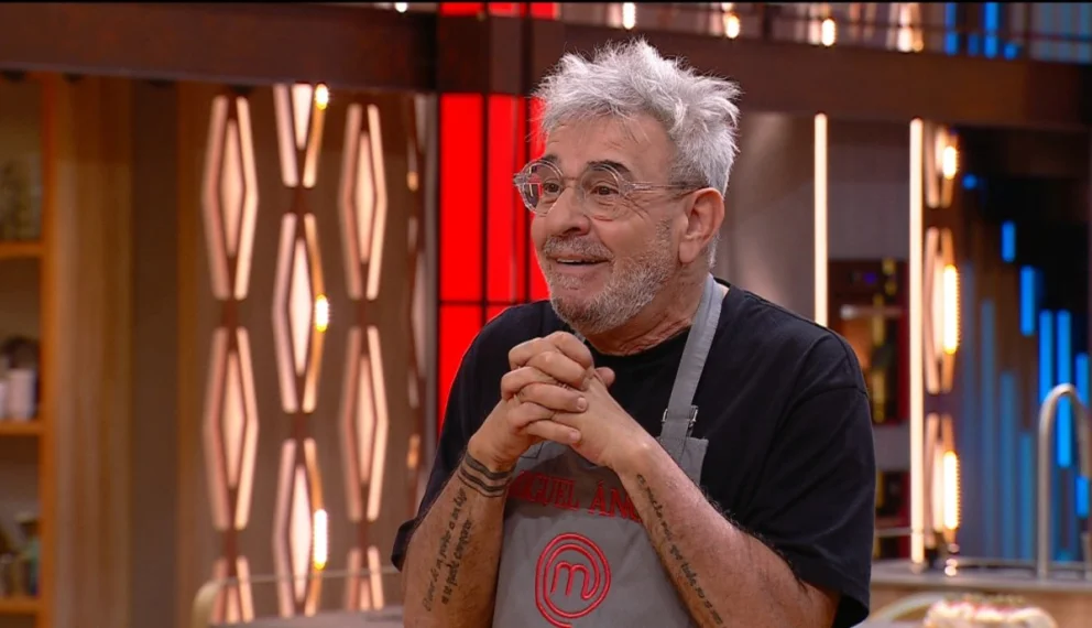 Miguel Ángel Rodríguez observa con resignación los restos de su torta tras una de las galas más difíciles del certamen.