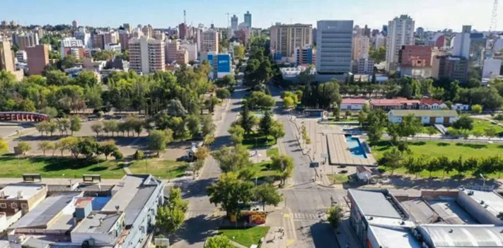 El sábado tendrá una jornada calurosa en Neuquén, pero la inestabilidad podría llegar durante la noche con tormentas aisladas.