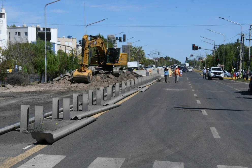 Las obras iniciaron el miércoles y la circulación está cortada entre Chubut y Olascoaga. 