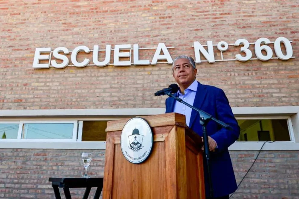 Recientemente, la primaria 360 fue inaugurada en la localidad de Centenario.