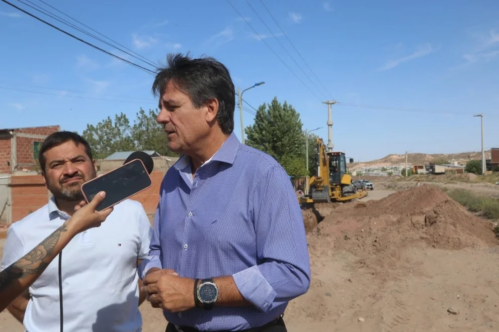 El jefe comunal neuquino recorrió obras en el sector de Peumayén. Foto: Prensa Municipal