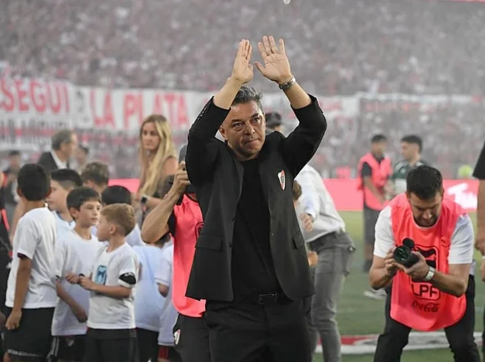 El técnico fue ovacionado por los hinchas de River en el Monumental. Foto: NA