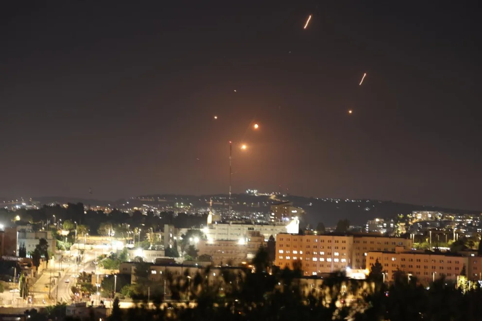 Foto: misiles iraníes sobre Jerusalén. 