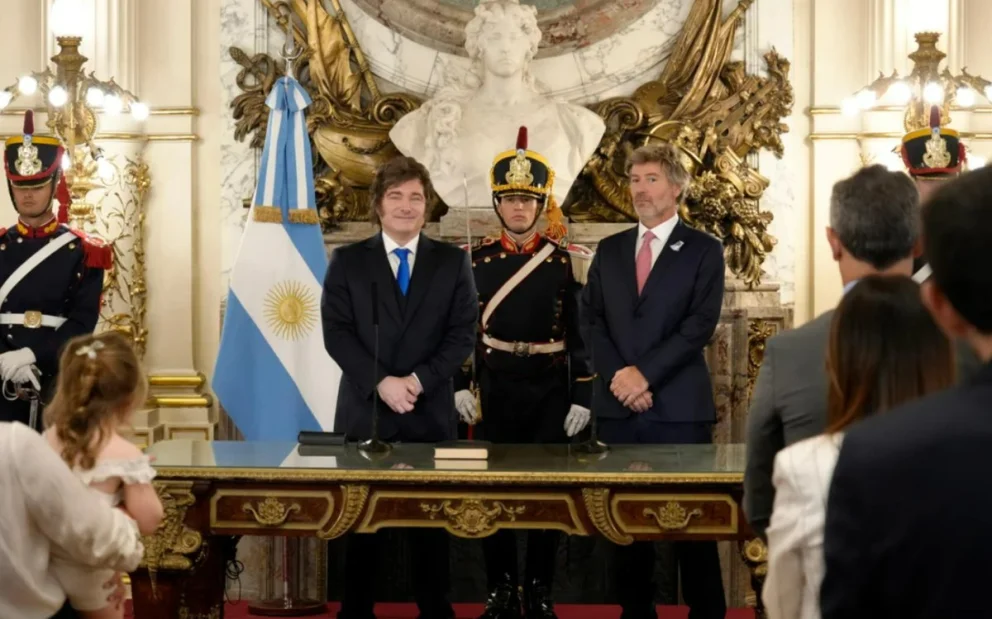 Javier Milei junto al ministro Juan Bautista Mahiques.