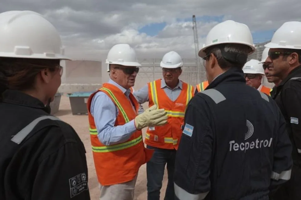 Paolo Rocca recorrió el área Los Toldos II Este en Vaca Muerta, donde el Grupo Techint desarrolla obras para la petrolera Tecpetrol.