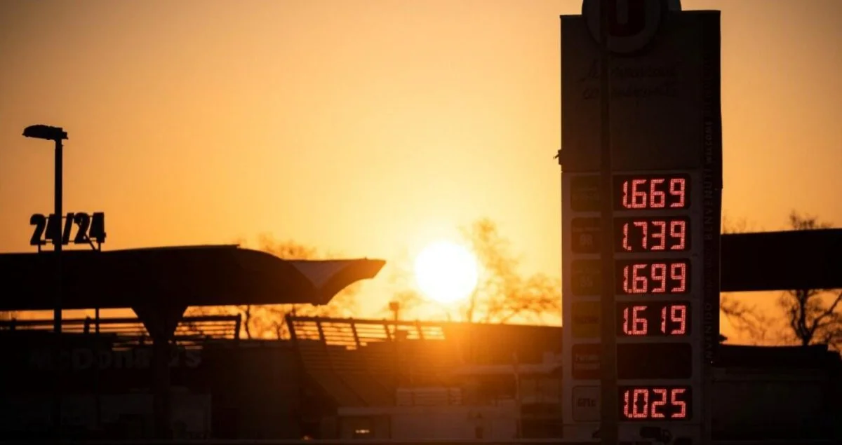 El petróleo superó los 100 dólares por barril por la guerra con Irán ...