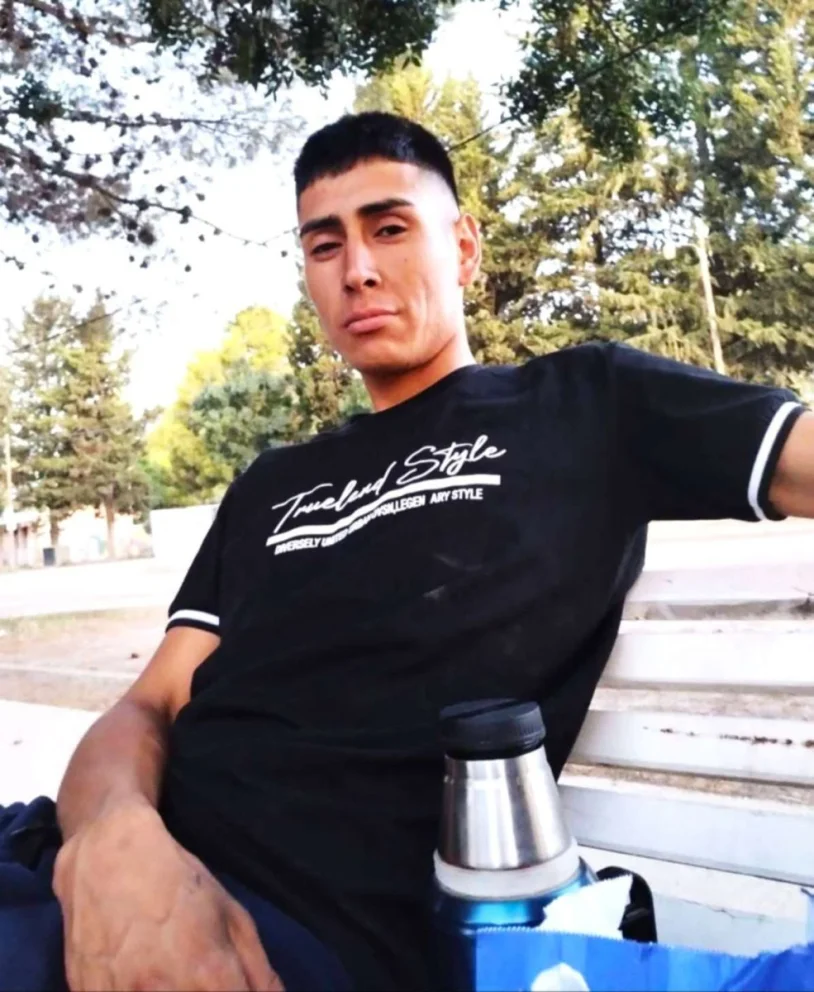 Kevin tiene 26 años y desapareció de Lamarque el 22 de febrero sin dejar rastros.