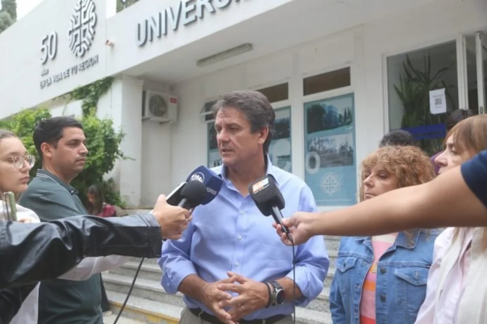 Esta mañana, se suscribió el convenio entre las autoridades y el intendente.