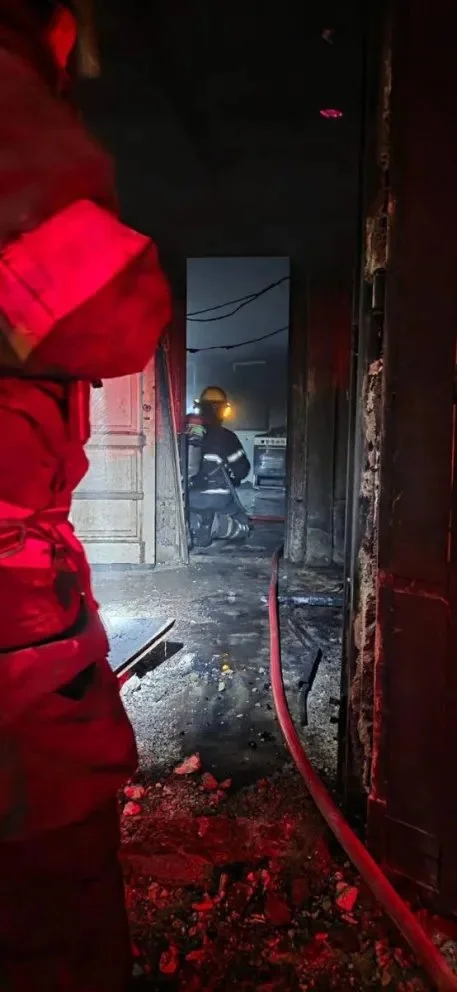 Los Bomberos tuvieron varias complicaciones para ingresar al lugar y apagar las llamas.