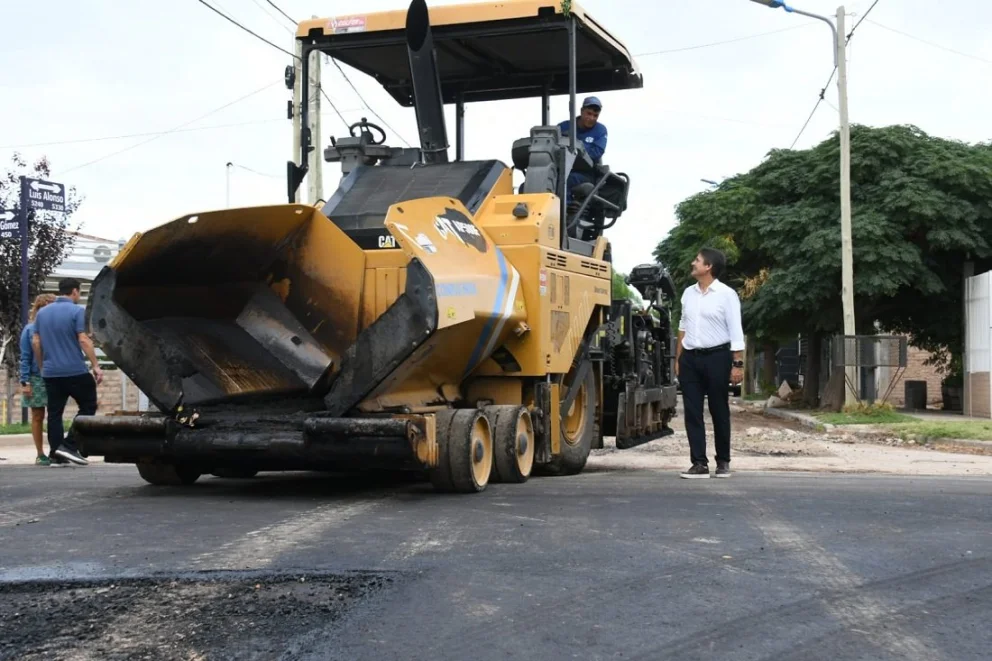 El intendente capitalino recorrió el sector de obras que se llevan a cabo en el barrio Círculo Policial. Foto: Prensa Municipalidad