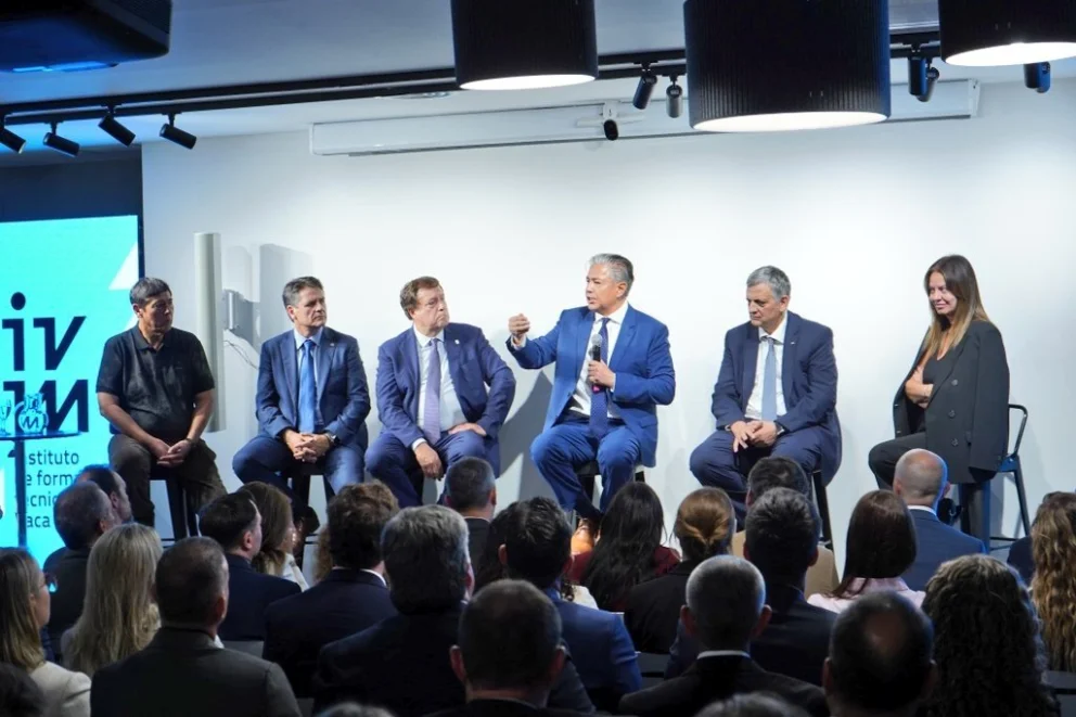 El Instituto Vaca Muerta fue inaugurado en Neuquén con apoyo del sector público, las empresas energéticas y los gremios para formar técnicos destinados al desarrollo del shale.