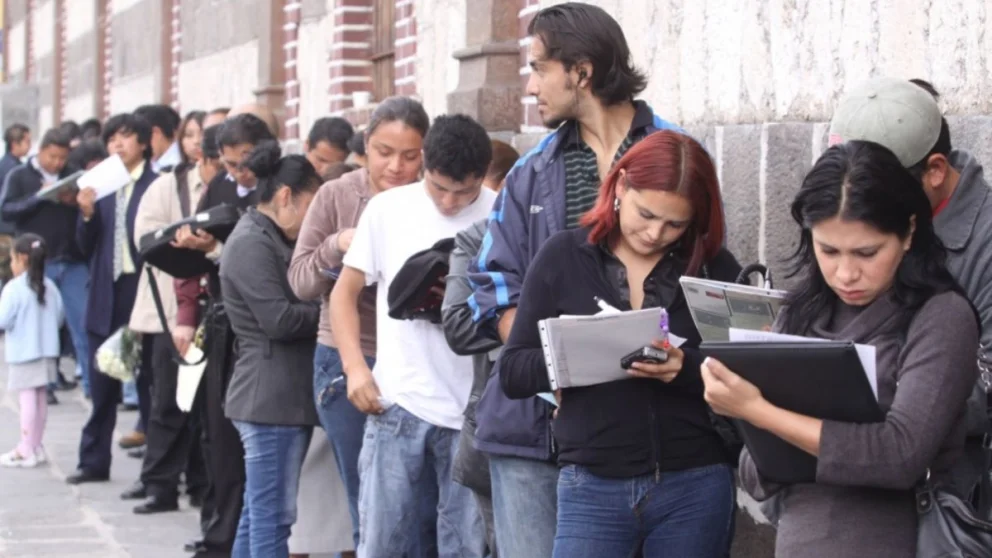 El estudio detectó una degradación sostenida de las condiciones laborales y salariales.