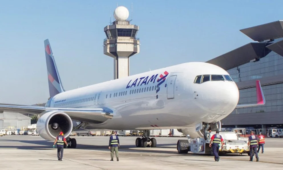 Capacidad estimada de 174 pasajeros por vuelo.