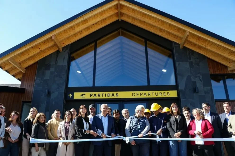 El aeropuerto es una de las principales puertas de entrada a la Región de los Lagos del Sur (Foto: Neuquén Informa)