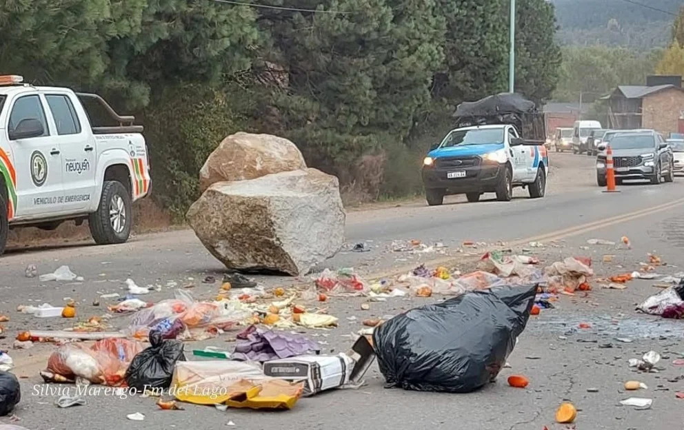 Las rocas impactaron al vehículo afectado a la recolección de residuos, a la altura del barrio Villa Paur, sobre la Ruta Nacional 40. Foto: Silvia Marengo para FM del Lago. 