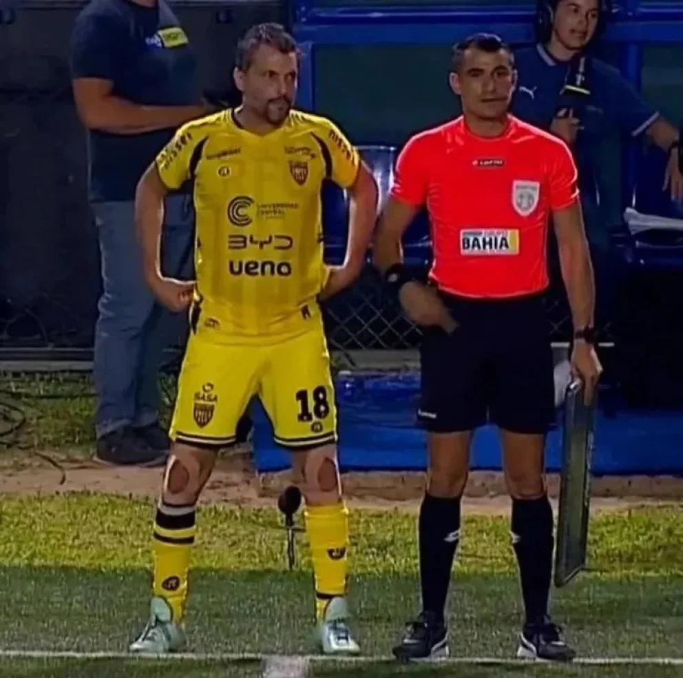 El presidente ya jugó partidos oficiales con el equipo. Foto: captura