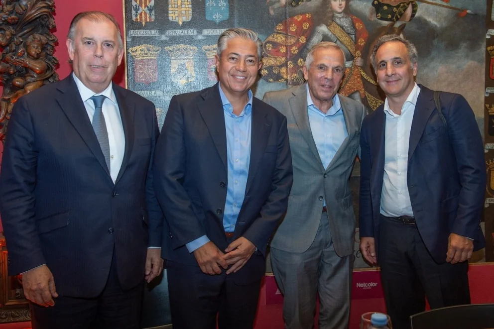 Referentes del sector energético, empresarios y dirigentes participaron de la presentación en el Palacio Noel.