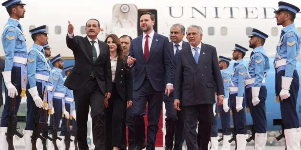 El vicepresidente de Estados Unidos, JD Vance, también se reunió con el anfitrión paquistaní. Foto: NA