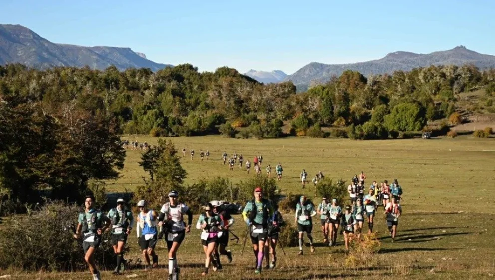 La fila india de la aventura, las promesas y del disfrute de la montaña. Patagonia Run fue otra vez la más elegida por los corredores. Foto: gentileza