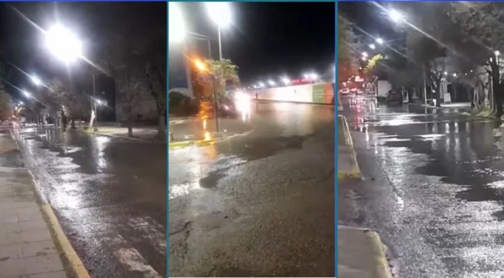 El sector de avenida Mosconi y Olascoaga amaneció este martes totalmente inundado. Fotos: captura de video de Juan Berón.