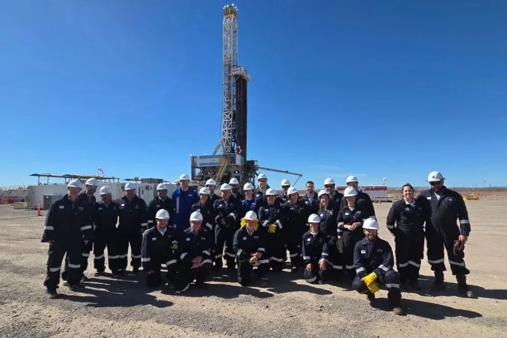 Empresas locales recorrieron el yacimiento Borde Montuoso y conocieron de cerca las operaciones de la industria.