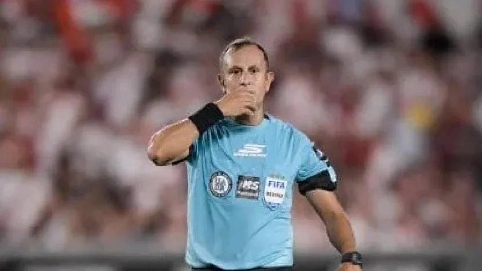 Darío Herrera impartirá justicia en el superclásico. Foto: archivo