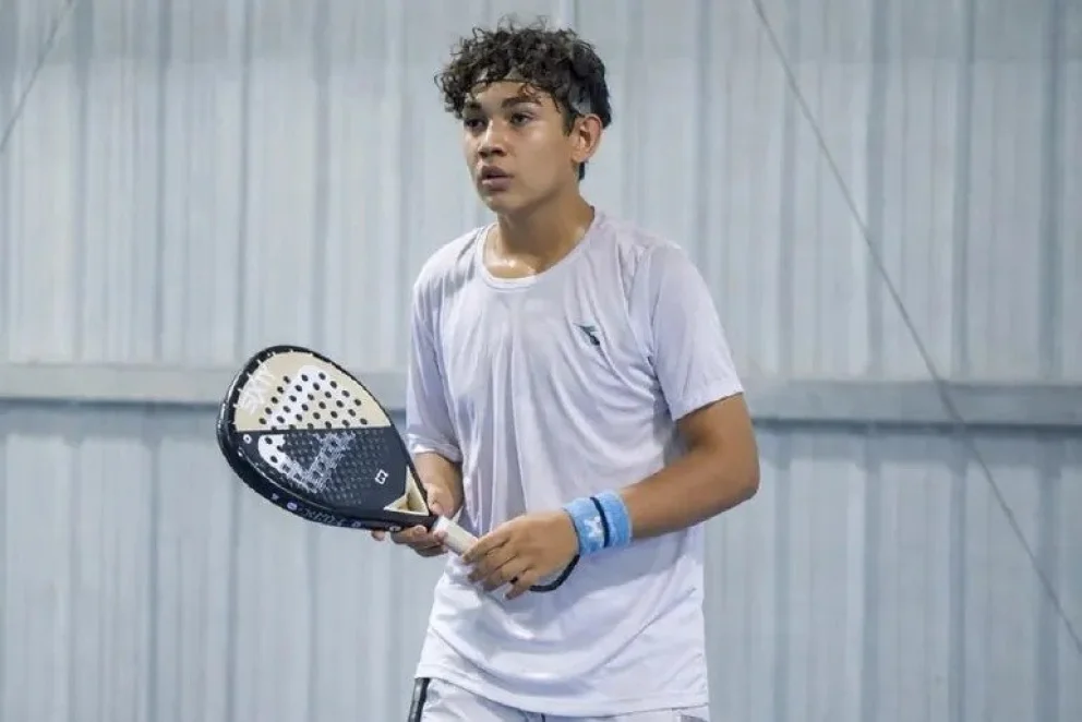 Lautaro Busi, el pequeño gran crack del pádel neuquino que busca conquistar Villarrica. Foto: gentileza