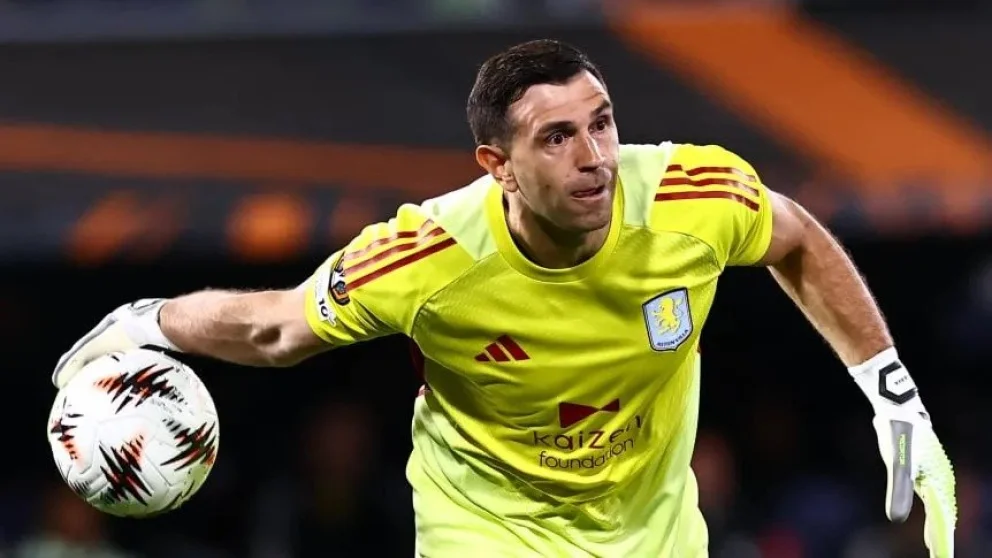 El Dibu defendiendo los colores del Aston Villa. Foto: archivo