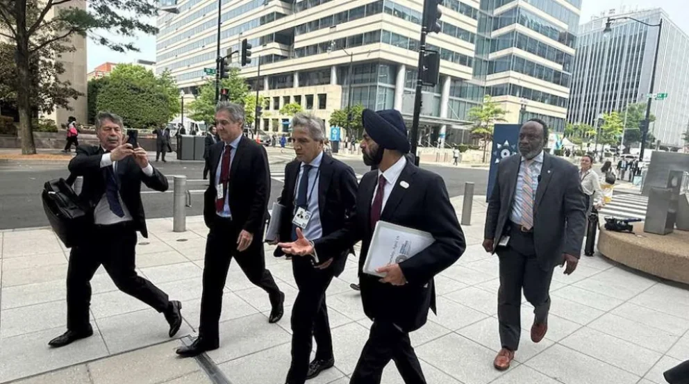La gestión se desarrolla en el marco de reuniones internacionales en Washington