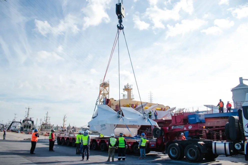 La terminal bonaerense avanza en su transformación como nodo logístico para proyectos energéticos de gran escala.