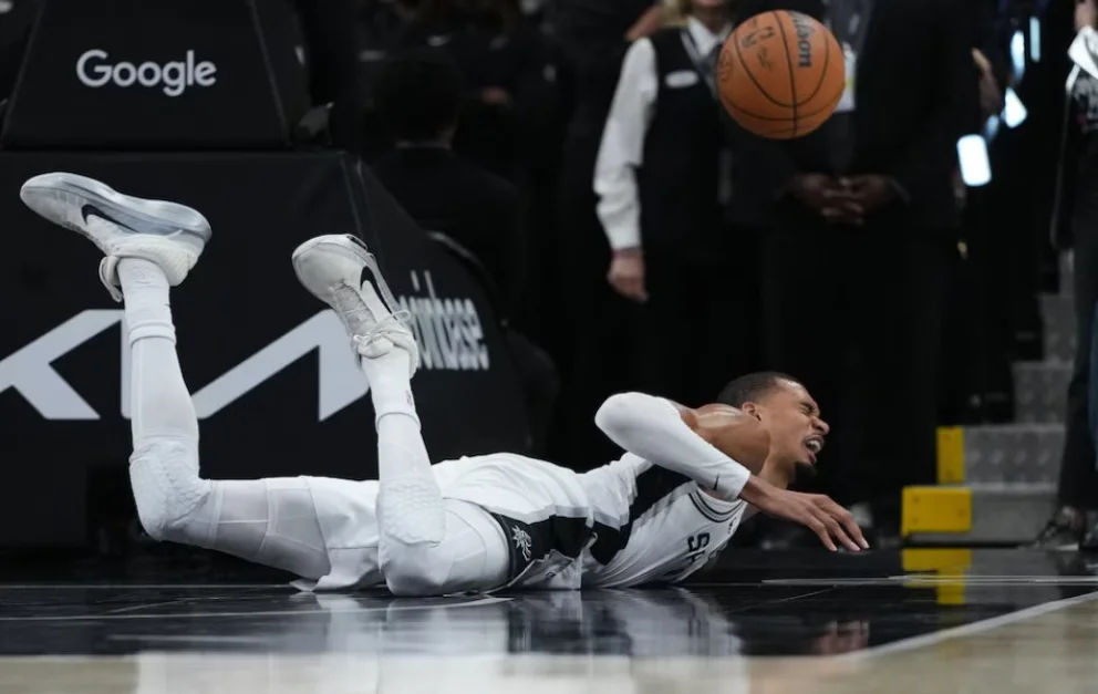 El francés debió abandonar el juego tras activarse el protocolo de la NBA (Foto: archivo)