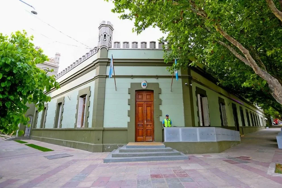 Se conoció el contenido de dos decretos firmados por el gobernador Rolando Figueroa. Foto: archivo