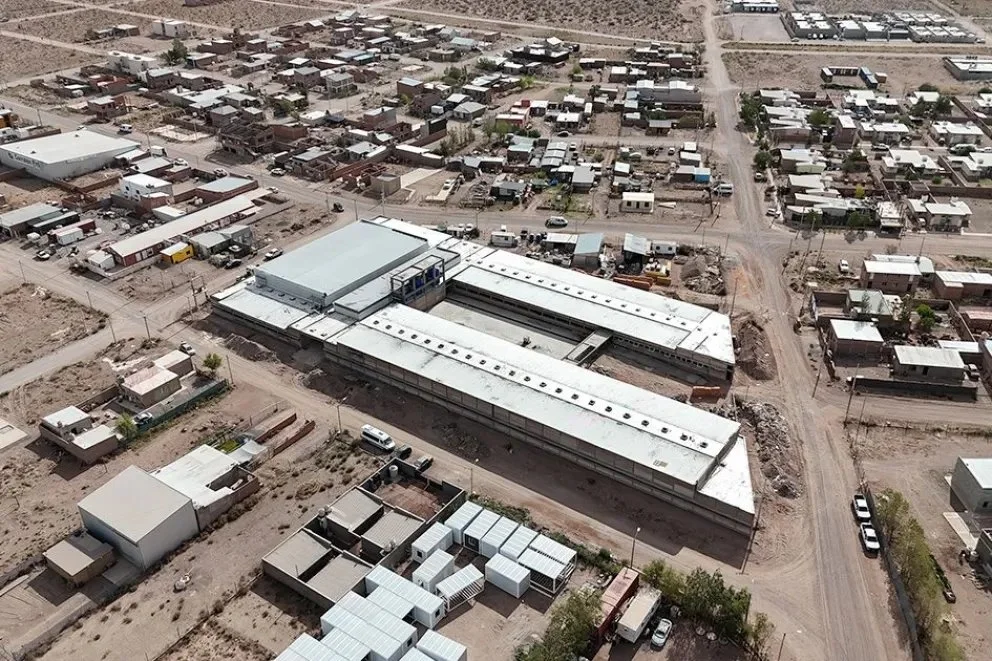 La escuela posee una matrícula superior a los 300 estudiantes, en pleno corazón de Vaca Muerta. Foto: Neuquén Informa.