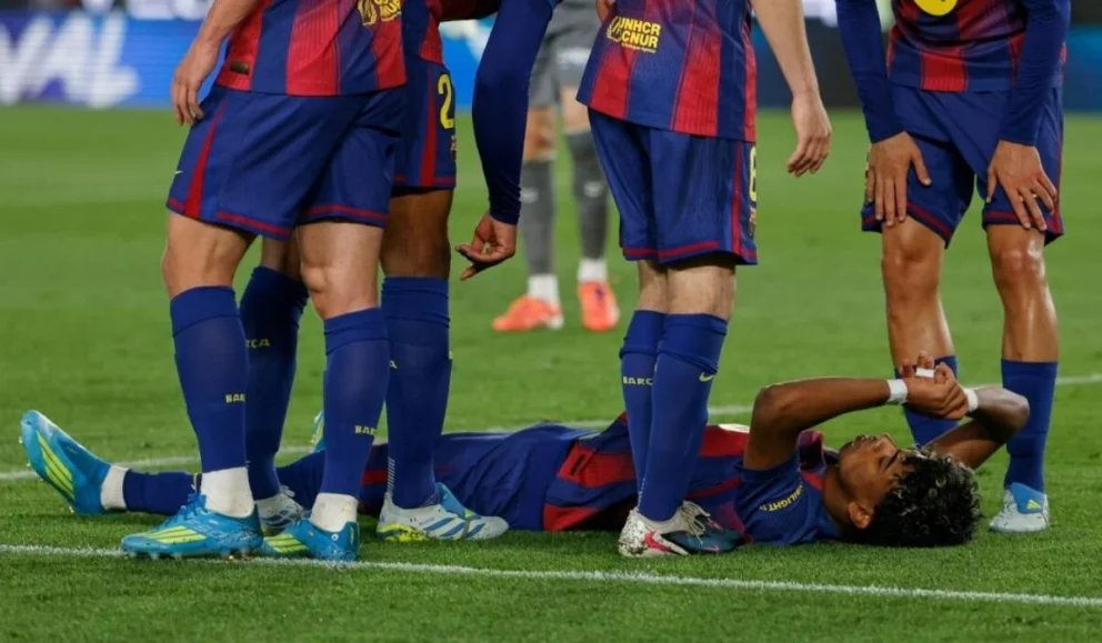 Lamine Yamal sufrió un tirón en un izquiotibial y su recuperación llevaría poco más de un mes. Foto: Los Ángeles Times