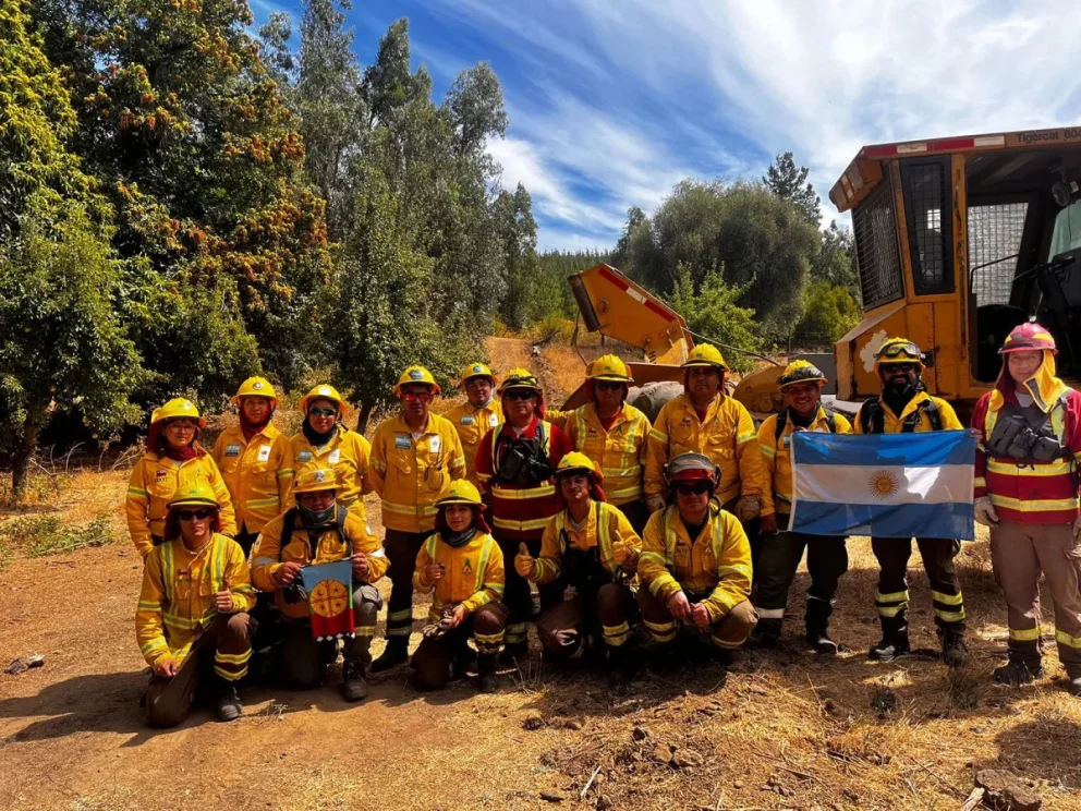 El equipo de la Fundación para la Conservación de Tierras Patagónicas  en una de sus acciones de combate de los fuegos. Foto: gentileza.