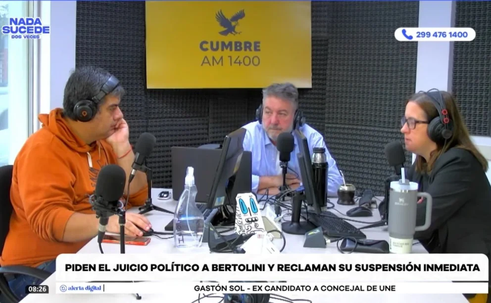La entrevista se realizó en el programa Nada sucede dos veces, por AM Cumbre 1400, con la conducción de los periodistas Mario Nico González, Evangelina Zingoni y Lucas Jara. Foto: captura de video Cumbre Stream.