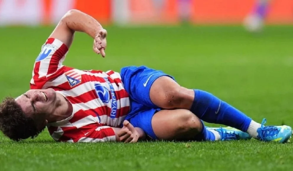Julián Álvarez dejó el partido ante Arsenal por Champions League con visible dolor. Foto: Gentileza